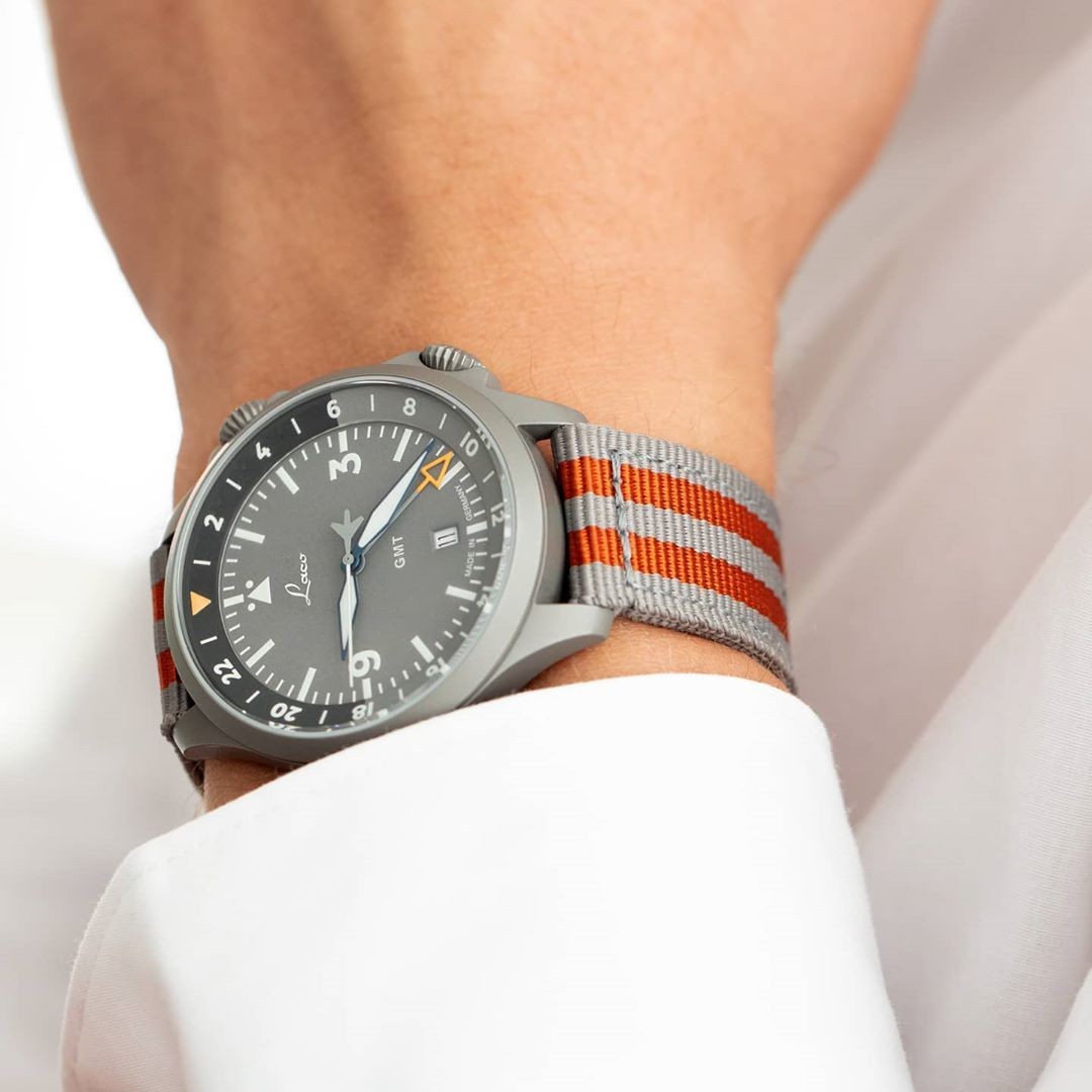 PILOT WATCHES SPECIAL MODELS - MODEL FRANKFURT GMT GRAU

Both Frankfurt GMT models are supplied in a modern silver gift box with a „Remove before flight“ keyring. The box also includes this coloured nylon band and a strap changing tool.

@laco1925 #laco #laco1925 #lacowatches #lacowatch #pilotwatch #watchcollection #grey #specialmodel #watchesoftheday #twotimezones #pilot #gmt #dailywatch #watch #madeingermany #uhren #dailywatch #lacopilot #watchlover #fliegeruhr #watchgeek #mylacotime #watchesofinstagram #watchfam #aviator #germanmade #timepiece