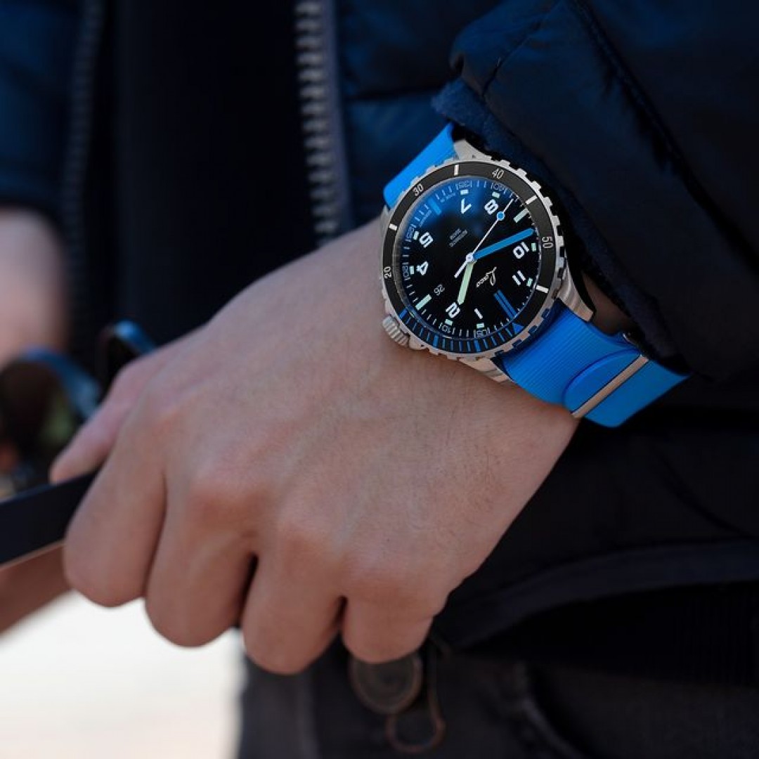 SQUAD WATCHES - MODEL ATLANTIK

Our Model Atlantik is a very tough and strong watch for it’s small size. Practical functions are here combined with a sophisticated look. Due to the solid stainless steel case, the screwed base and the screwed crown, is the watch very resistant.

laco1925 #lacowatch #laco1925 #mylacotime #laco #uhren #potd #dailywatch #squad #sports #outdooractivity #outdoor #einsatz #action #fit #madeingermany #germanmade #wristshot #watchesoftheday #watchgeek #timepiece #watchlover #watches #watchfam #watchlover #watchcollection #ootd #potd #lookbook