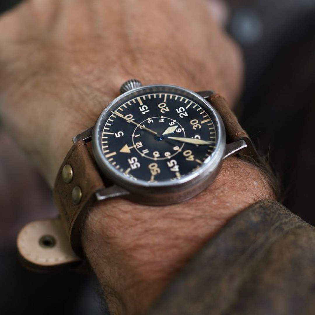 PILOT WATCH ORIGINAL - PADERBORN ERBSTÜCK

The Paderborn Erbstück has a very unique look with it’s traces of aging. Even though the watch is made nowadays you can always find the historic charm that usually can only be found at vintage models. All components are aged individually and by hand, so the aging looks unique and none is alike.

laco1925 #lacowatch #laco1925 #mylacotime #laco #uhren #germanmade #watchlover #wristshot #watchesoftheday #flieger #aviatorwatch #pilotlife #pilotwatch #pilotlife #fliegeruhr #lacopilot #lacoflieger #potd #dailywatch #watchgeek #timepiece #watches #watchfam #watchcollection #ootd #lookbook #madeingermany