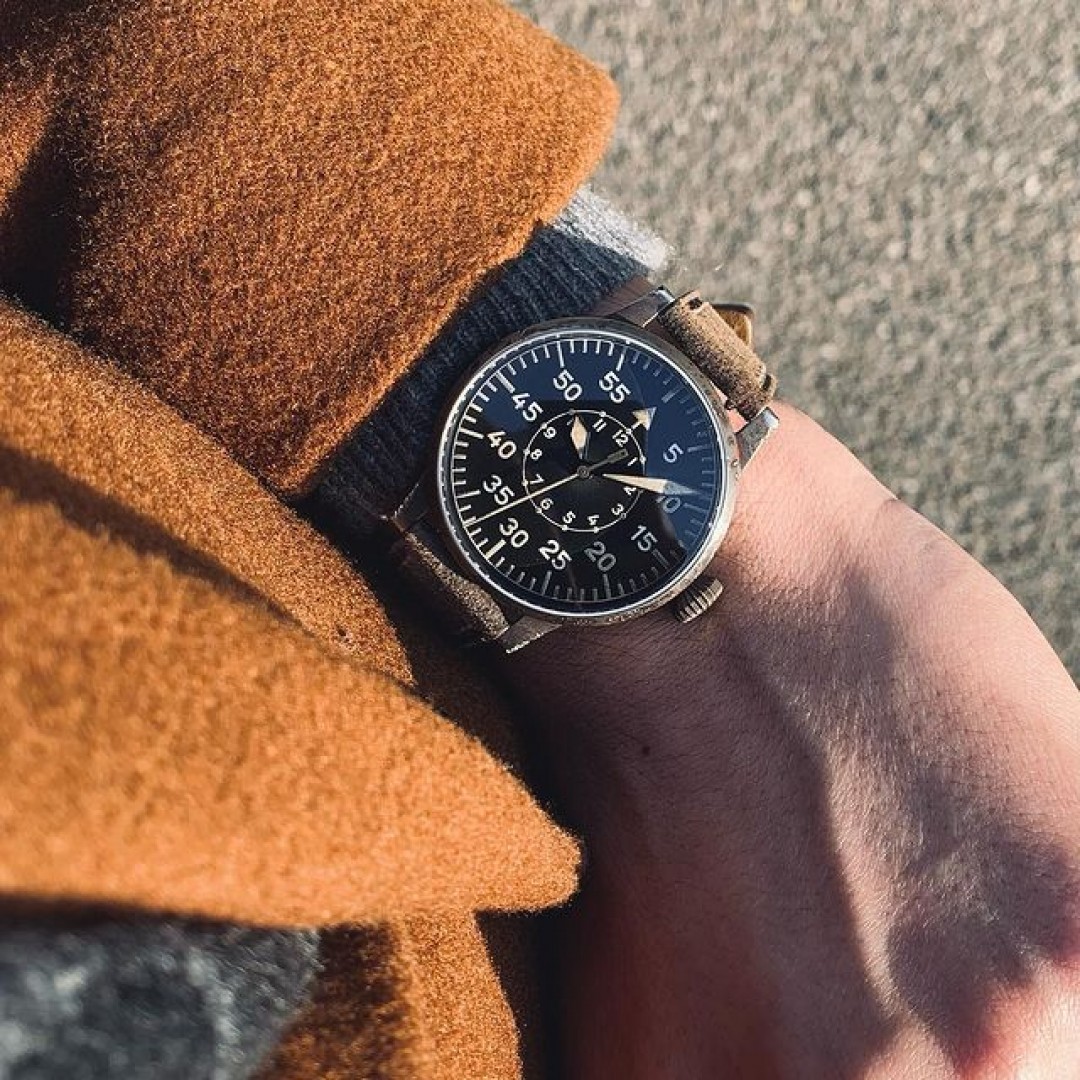 Casual Friday + Flieger Friday = ?
⠀⠀⠀⠀⠀⠀⠀⠀⠀⠀⠀
=================
Laco 
Fliegeruhr Original 
Speyer „Erbstueck“
39mm
Ref. 862099
Strap: geckota Dedworth
Watch supplied by laco1925 
=================
[ Unpaid Advertising ]
#laco #lacowatches #laco1925 #mylacotime #lacoerbstück #lacoerbstuck #erbstück #flieger #fliegerfriday #fliegerfreitag #fliegeruhr #fliegerwatch #militarywatch #fratello #chrono24 #teddywristshot #wristporn #pilotwatch #watchfam #wristwatch #wristwatchcheck #vintage #vintagewatch #artificialaging #geckota
