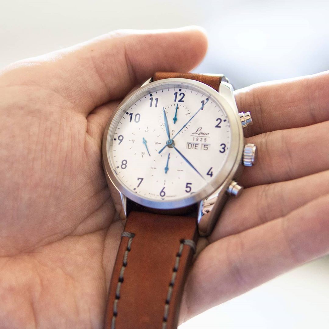 CHRONOGRAPHS - MODEL CHICAGO

This watch has a white dial with blue numbers and hands. It‘s cognac colored leather strap has a 22 mm lug width.

@laco1925 #laco1925 #laco #mylacotime #lacowatches #pilotwatch #watchesofinstagram #potd #dailywatch #leather #timepiece #lacopilot #chrono  #watchesoftheday #uhren #watchcollection #watchlover #watches #madeingermany #chronograph