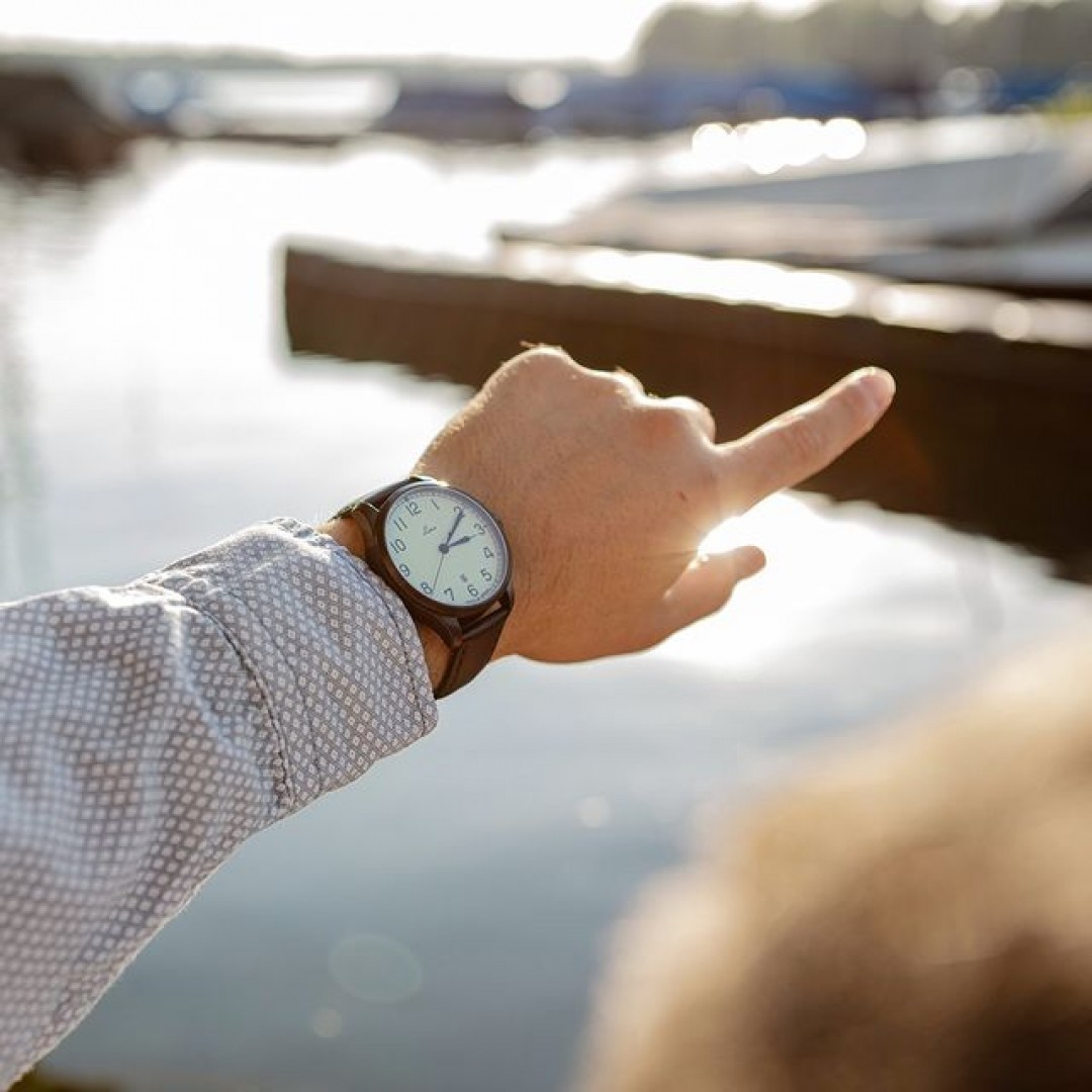 NAVY WATCHES - MODEL CASABLANCA

This navy watch‘s case is made of stainless steel and is plated with black PVD. This plating protects the material from cratches. It has black hands and figures and comes with a black calf leather strap. The light dial is completely filled with Superluminova C3 and contrasts with the otherwise dark watch.

laco1925 #lacowatch #madeingermany #navywatch #germanmade #wristshot #navywatches #potd #watchlover #laco #navylife #mylacotime
