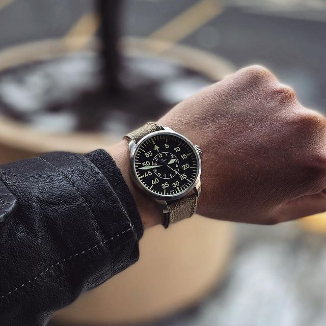 Doing a Flieger Friday for once!
.
#fliegerfriday #flieger #madeingermany #pilotswatch #laco #laço #fliegeruhr #uhr #uhren #germanwatch #germanwatches #luftwaffe #militarywatch #toolwatch #toolwatchfriday #pilotwatch #menswatch #menswatches