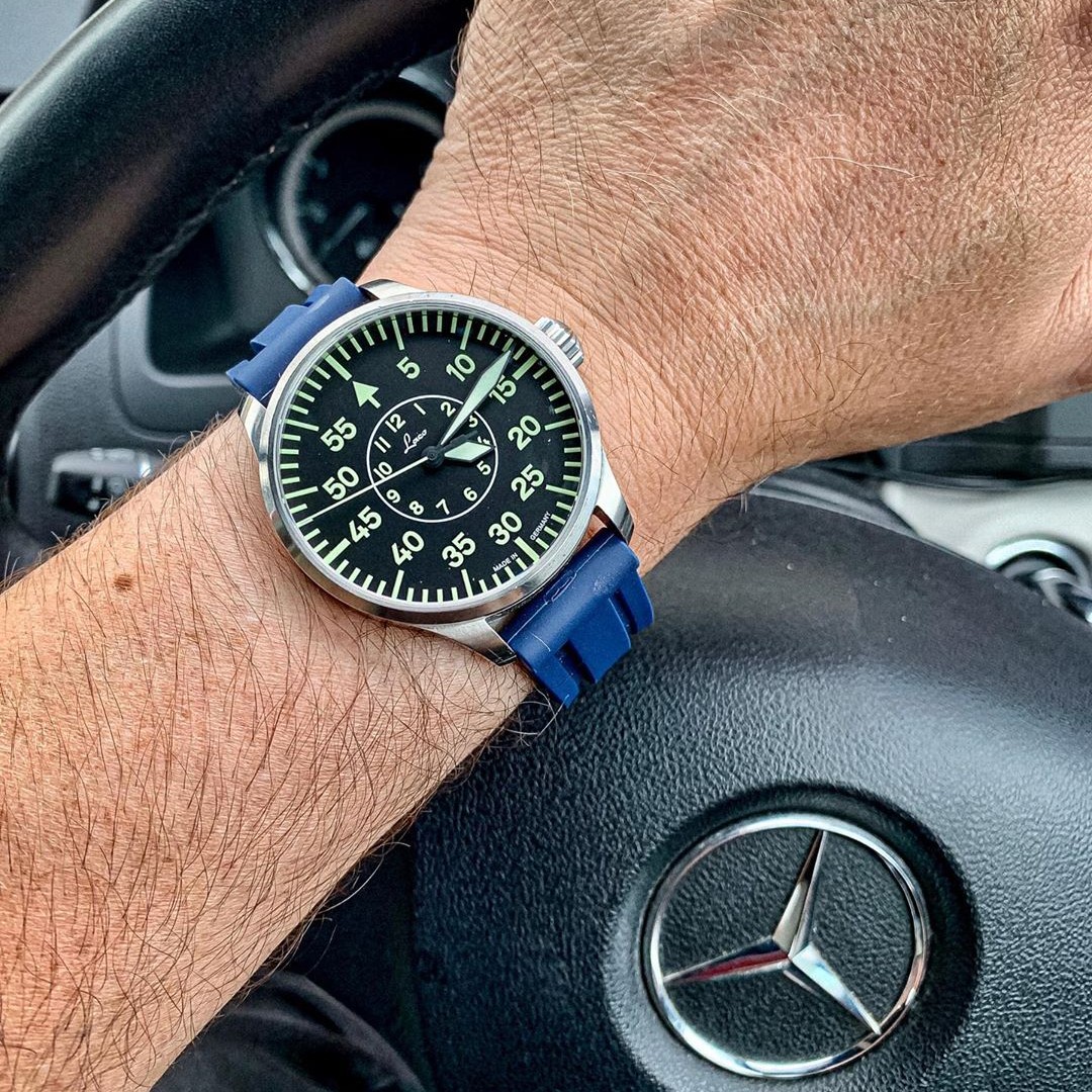 Sunday change to the 
@laco1925 on a blue rubber strap #watchesofinstagram #watchfam #watchgeek #aviator #aviatorwatch #wristwatchporn #wristwatchcheck #watchuseek #watchcolector #watchnerd #whatsonmywrist #watchoftheday #explorer #mercedesbenz #mercedes #explorerwatch #fliegerwatch #flieger
