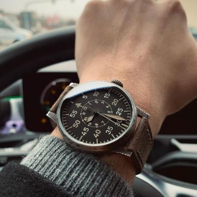 Thanks to laco1925 I had the opportunity to spend a few days with the Erbstück Speyer. A really interesting piece that definitely polarizes. Are you interested in a review? Which aspects do you want to be covered?
⠀⠀⠀⠀⠀⠀⠀⠀⠀⠀⠀
=================
Laco 
Fliegeruhr Original 
Speyer „Erbstueck“
39mm
Ref. 862099
Strap: geckota Dedworth
Watch supplied by laco1925 
=================
[ Unpaid Advertising ]
#laco #lacowatches #laco1925 #mylacotime #lacoerbstück #lacoerbstuck #erbstück #flieger #fliegerfriday #fliegerfreitag #fliegeruhr #fliegerwatch #militarywatch #fratello #chrono24 #teddywristshot #wristporn #pilotwatch #watchfam #wristwatch #wristwatchcheck #vintage #vintagewatch #artificialaging #geckota