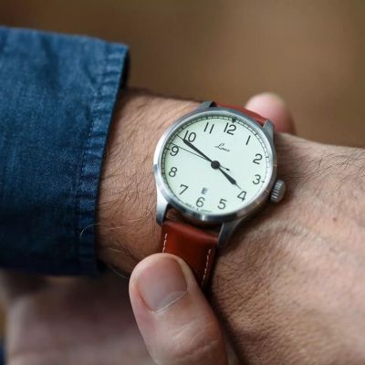 NAVY WATCHES – MODEL VALENCIA

this nobel navy watch has a matt finished stainless steel case and a sapphire crystal back. Its dial is completely filled with Superluminova C3 and has black hands and figures. The available diameters are 42 mm and 39 mm.

laco1925 #mylacotime #laco1925 #lacowatch #navy #laco #watchfam #navywatch #sea #timepiece #business #madeingermany #potd #outfitinspiration #maritimetradition #ootd #dailywatch  #watchesoftheday #germanmade #marineuhr #uhren #watches #lookbook