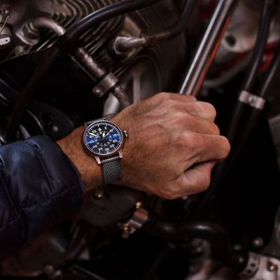 PILOT WATCH ORIGINAL - PADERBORN BLAUE STUNDE

The pilot watch Paderborn blaue stunde has a sandblasted stainless stell case and come with an „FL23883“ engraving. The dial has a blue sunray pattern which connects perfectly with the grey nylon strap. Laco’s Paderborn blaue Stunde comes with a grey watch box.

laco1925 #lacowatch #laco1925 #mylacotime #laco #madeingermany #uhren #wristshot #watchesoftheday #lookbook #flieger #aviatorwatch #pilotlife #pilotwatch #pilotlife #fliegeruhr #lacopilot #lacoflieger #dailywatch #watchgeek #timepiece #watches #watchfam #watchcollection #watchlover #ootd #potd #germanmade