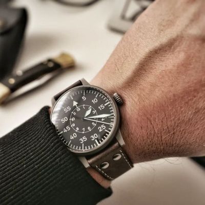 . ?️ ???????
.
#flugtag #flieger #fliegeruhr #pilotwatch #lacouhren #lacowatches #lacoleipzig #manualwindwatch #buhr #beobachtungsuhr #traditional #heritage #watchesofinstagram #wristwatch #wristshot #wornandwound #watchonmywrist #watchoftheday #watchpassion #watchlover #watchaddict #watchnerd #orologio #uhrforum #mensmood #mensworld