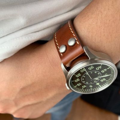 Weird angle? But it captures how the watch x strap look sooo good, no? ☺️ Happy #fliegerfriday 
,
,
,
#laco #lacowatches #laco1925 #madeingermany #germandesign #pilotwatch #pilotwatches #lacoaachen #watches #watchesofinstagram #watchfam #watchfamasia #dailywatches #dailywatchfix #jamtangan #jamtanganjakarta #jamtanganpilot