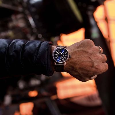 PILOT WATCHES ORIGINAL - MODEL PADERBORN BLAUE STUNDE

The numbers, figures and hands of this watch are filled with Superluminova C3. Including the strap it weighs 90.9g and is waterproof up to 5 ATM.

laco1925 #laco #lacowatch #laco1925 #mylacotime #pilotwatch #fliegeruhr #pilot #uhren #pilotuhr #timepiece #pilotlife #aviatorwatch #germanmade #madeingermany #watchesofinstagram #watchesoftheday #lacopilot #dailywatch #watchgeek #watchlover #watches #watchfam #watchcollection